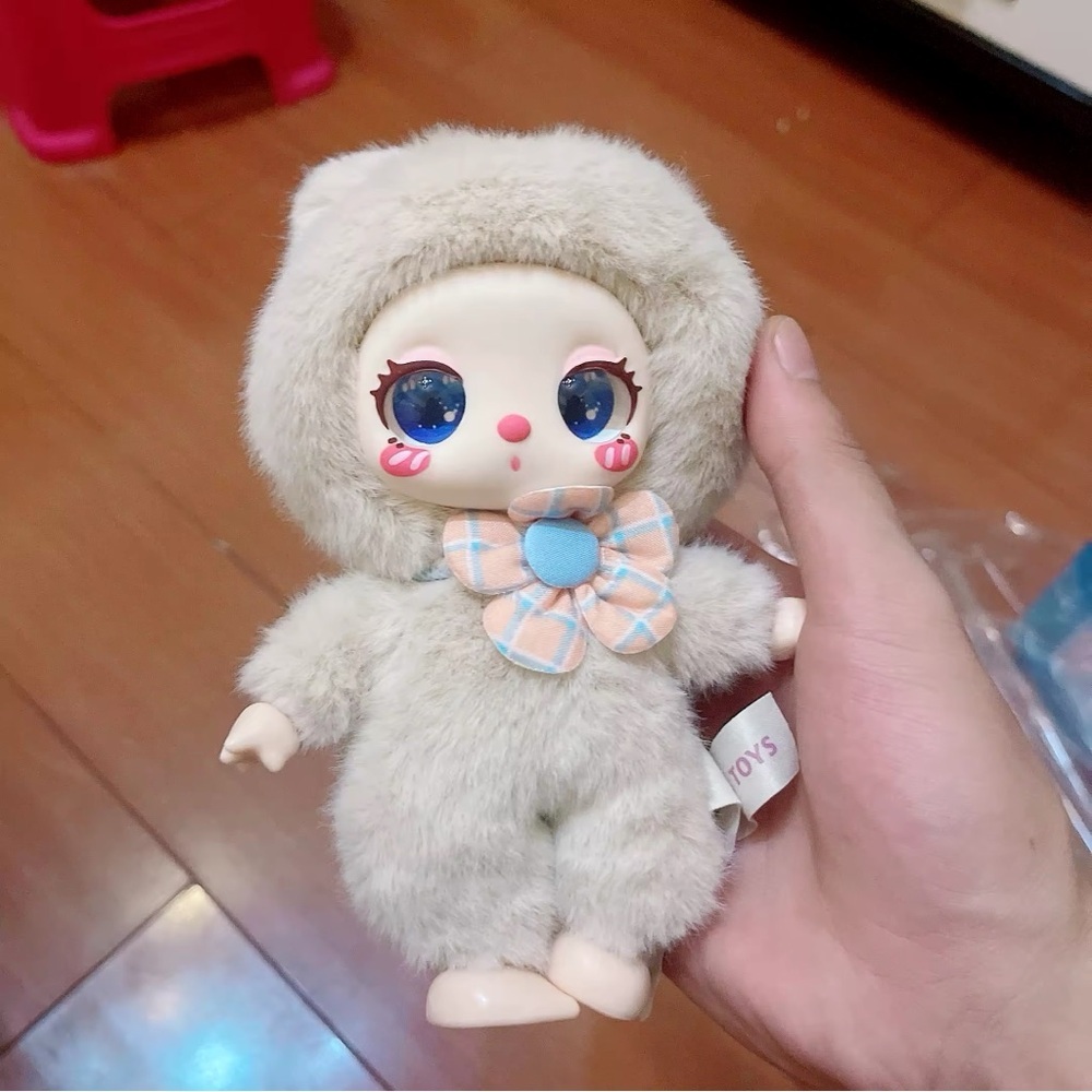 Liila’s Lucky Cat Version 1 Unopened Blind Box - Picture 8 of 12